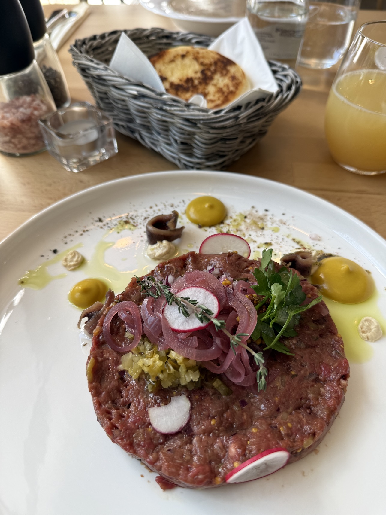 Pyza z szarpaną kaczką restauracja Złota Kaczka Poznań