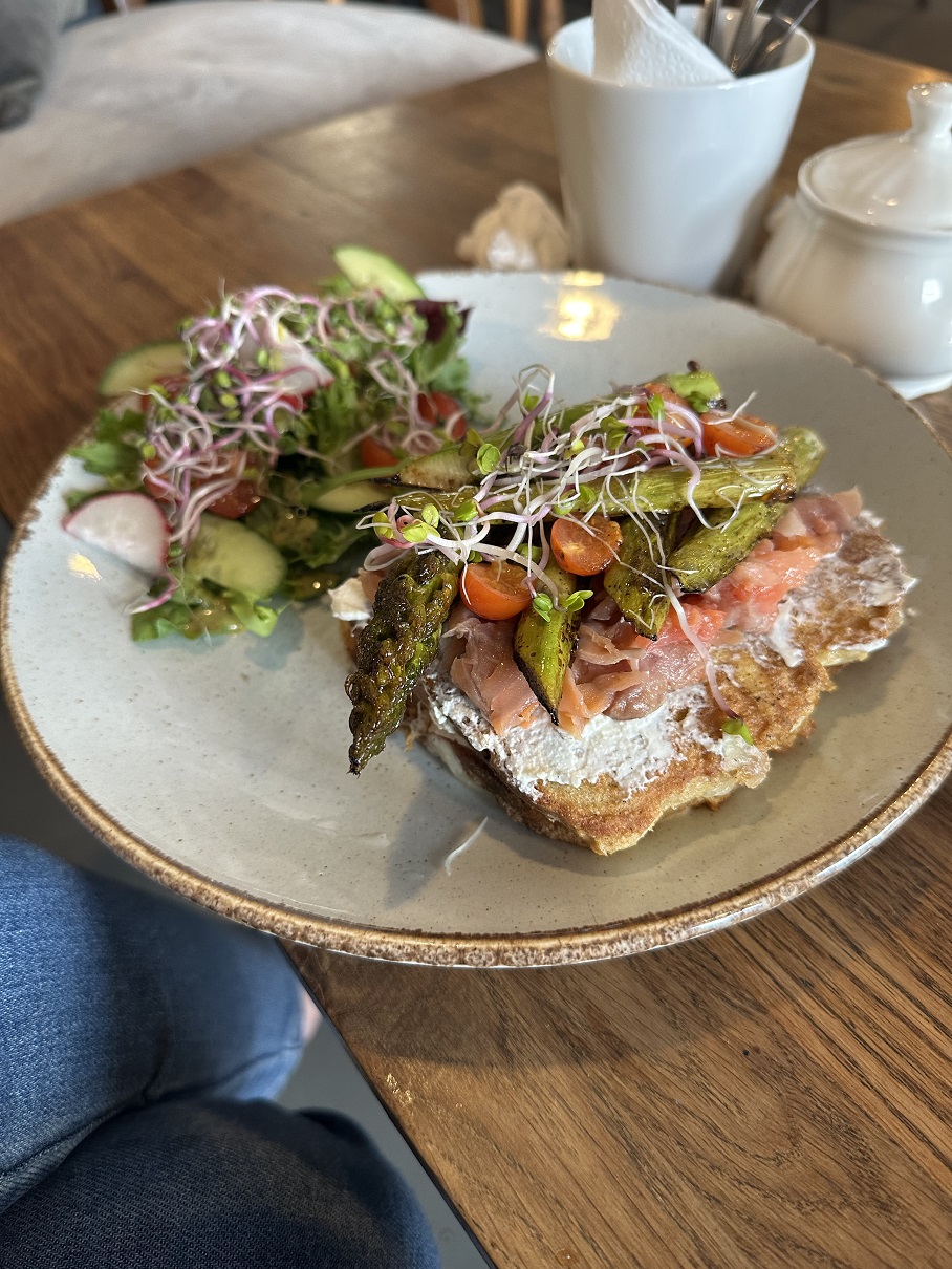 Tost z łososiem caffe zagrodnicza