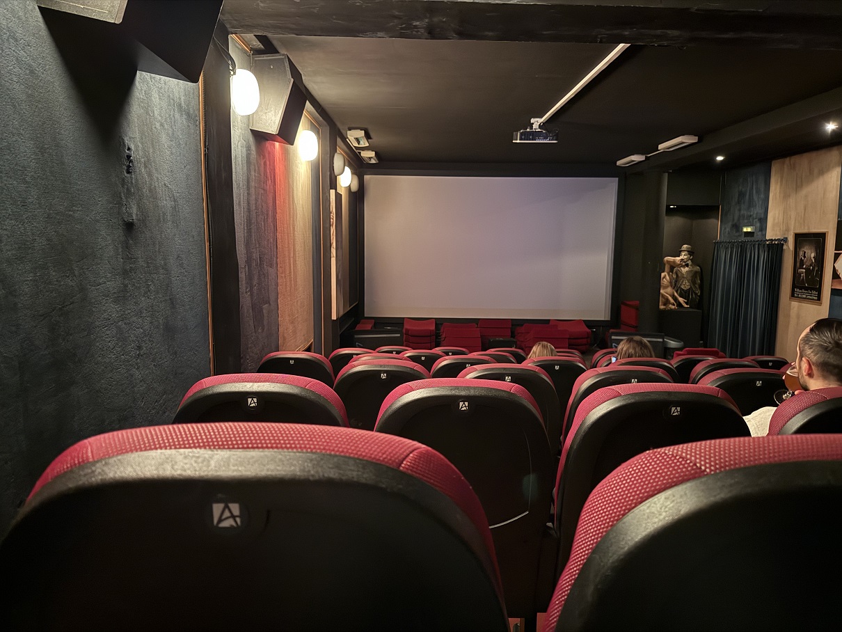 kino malta poznań sala kinowa