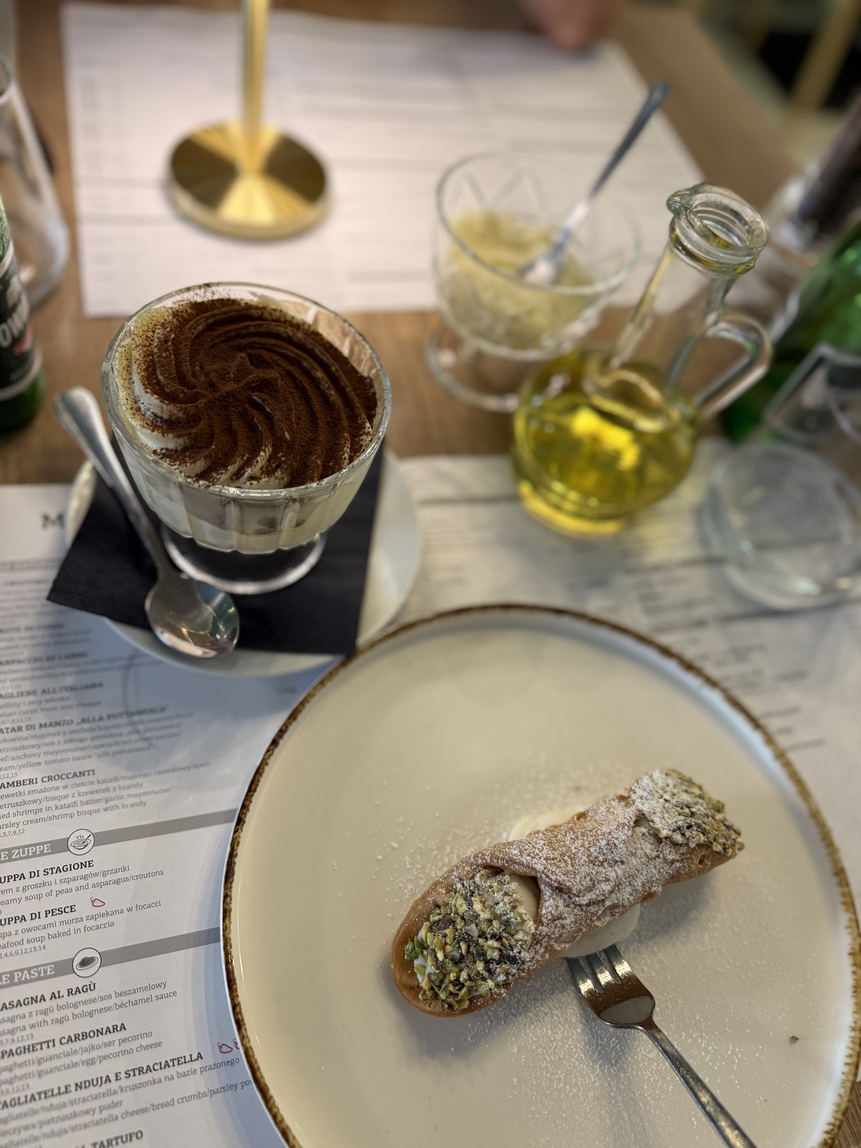 Deser Tiramisu i Cannolo w restauracji Amici Mei w Poznaniu